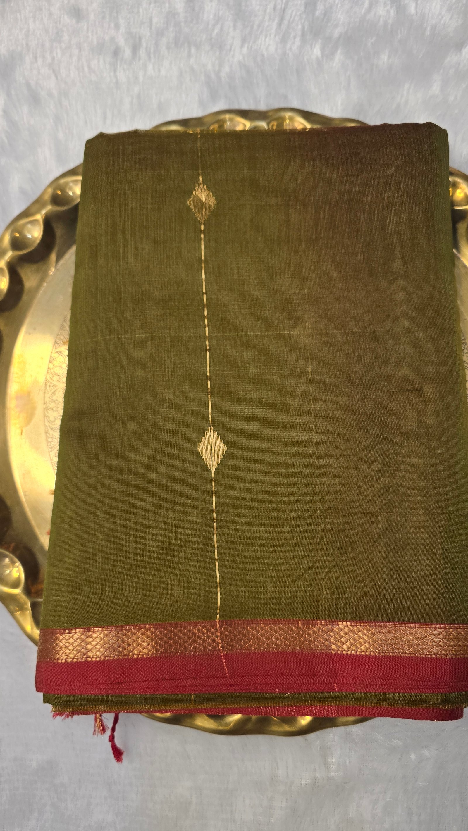 Diamond Butti with Small border